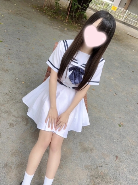 ゆあ【未経験のリアル18歳は王道ロリカワ】3